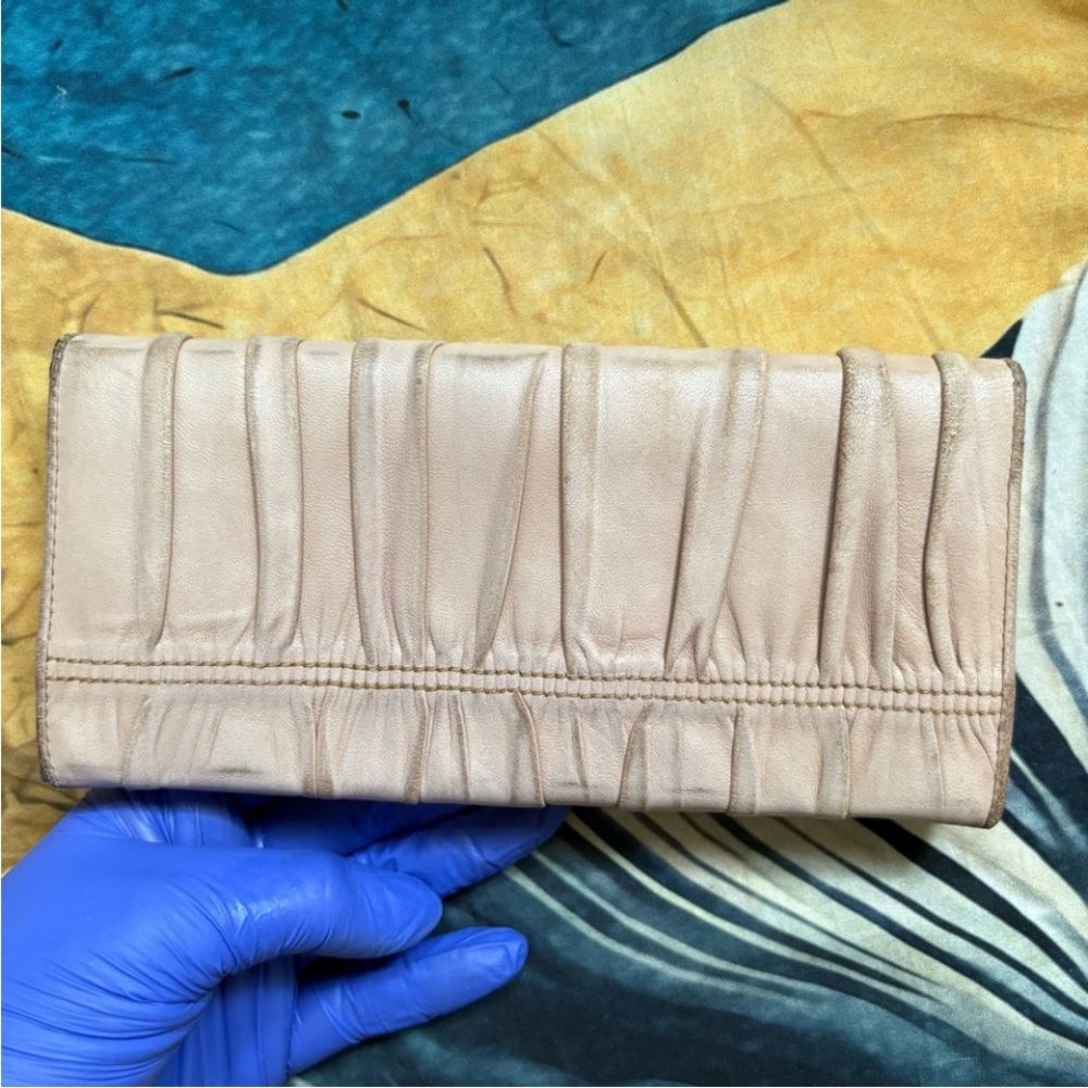 Prada Beige Lambskin Women's Clutch Wallet - Picture 5 of 9